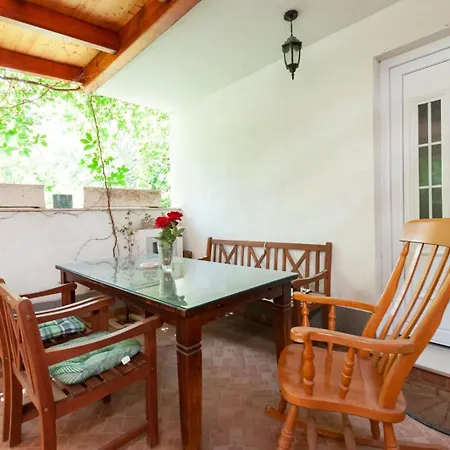 Pura Vida House Omis